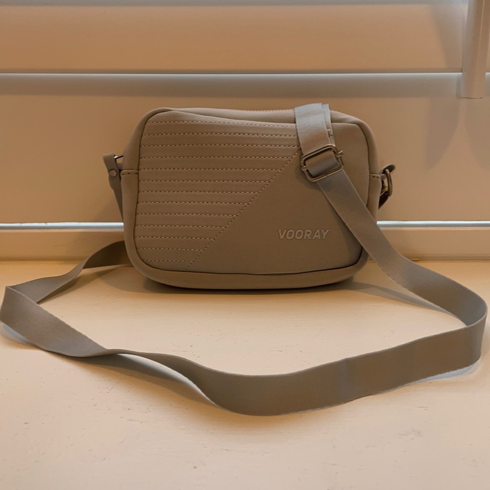 Vooray Gray Neoprene Crossbody Bag, NWOT, Excellent Condition
